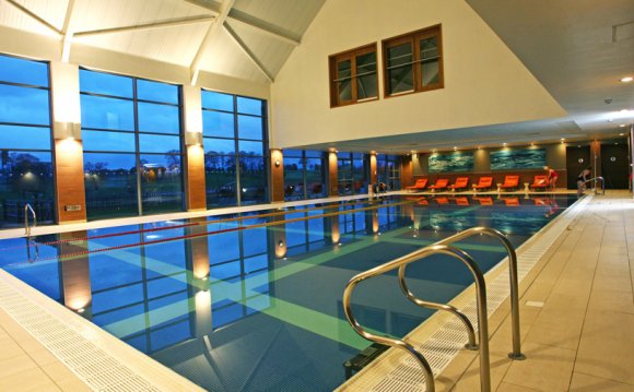 Commercial pool Cleaning equipment